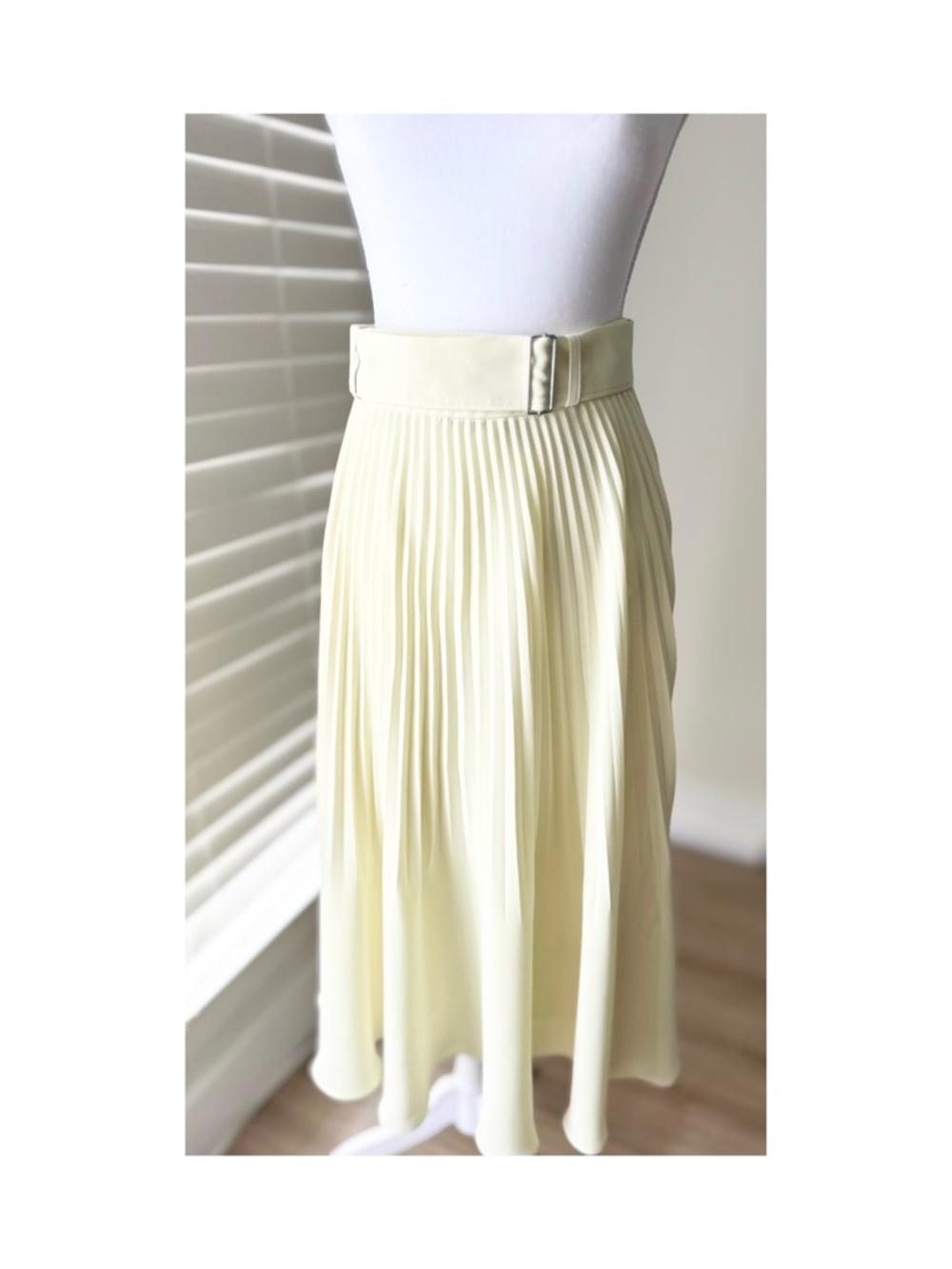 Club Monaco Light Yellow Pleated Midi Skirt